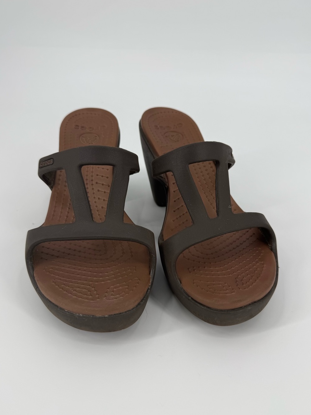 Crocs Cyprus IV Block Heel Sandal | Espresso | 8 - Picture 2 of 7